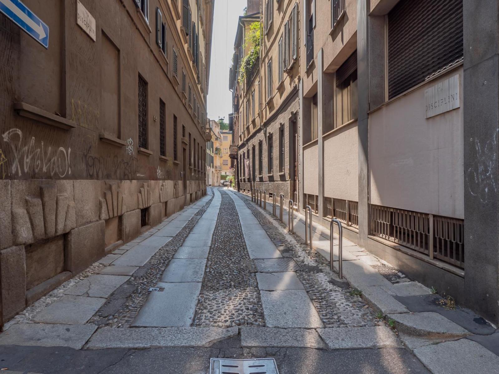 Italstay - Disciplini Apartment -10 Min Dal Duomo Милан Экстерьер фото